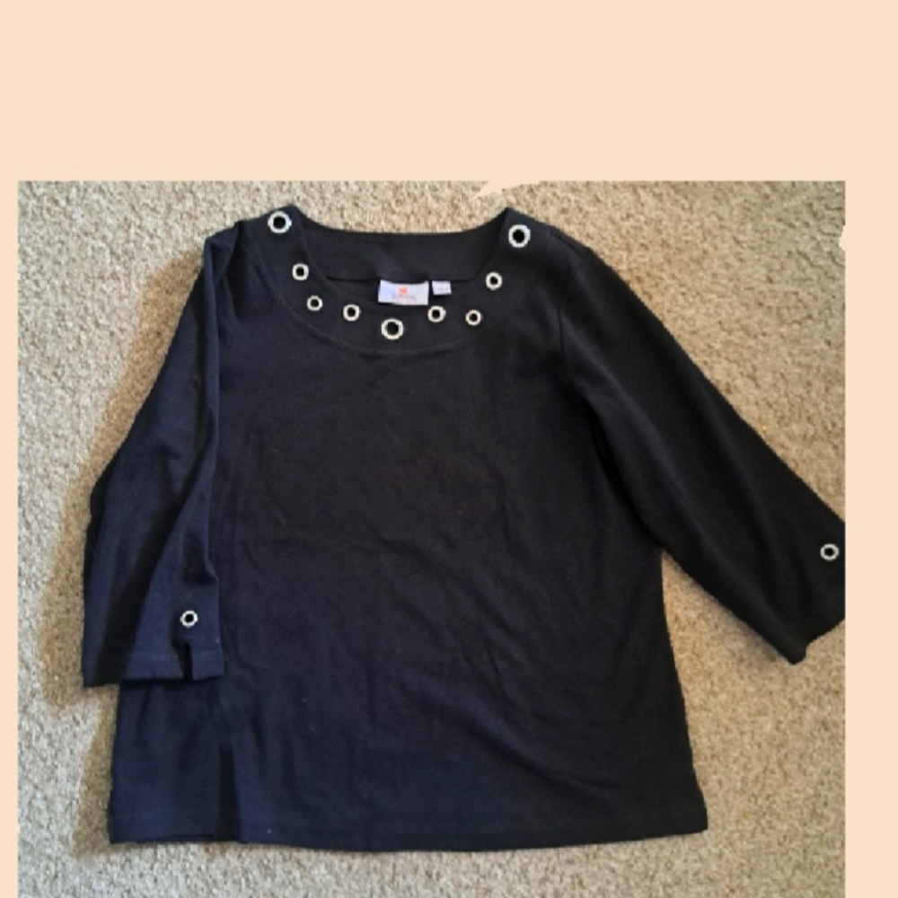 Cute 3/4 sleeve black top